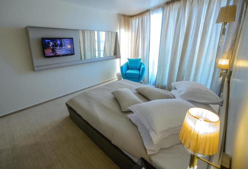 اتاق خانوادگی, Turquoise All Inclusive