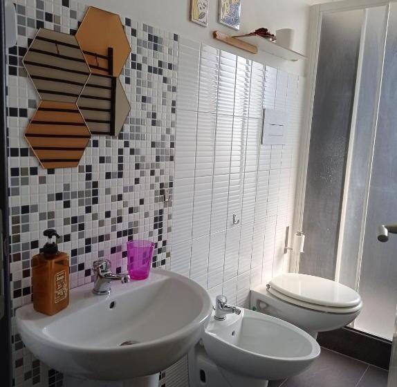 اتاق خانوادگی, Idria B&b
