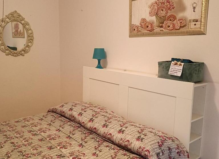 اتاق استاندارد با سرویس بهداشتی مشترک, La Perla B & B