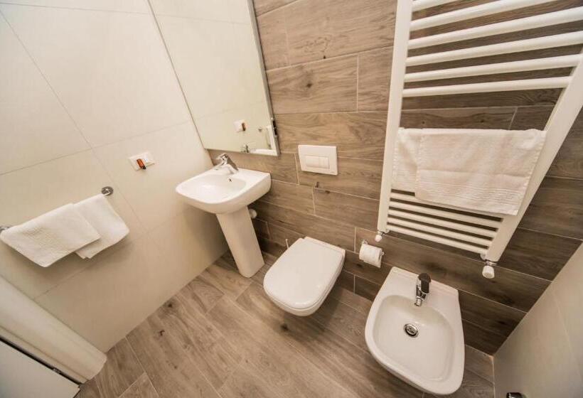 اتاق استاندارد, B&b Corte Sul Naviglio Cin I T 0 1 5 0 7 0 C 1 3 X U I L Q C V
