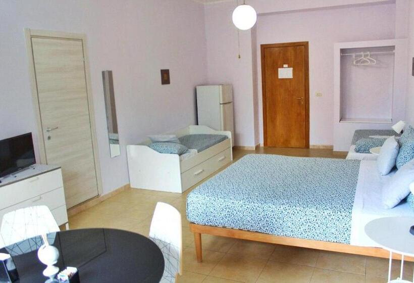 سوییت با چشم‌انداز باغ, B&b Lecce Stazione Centrale