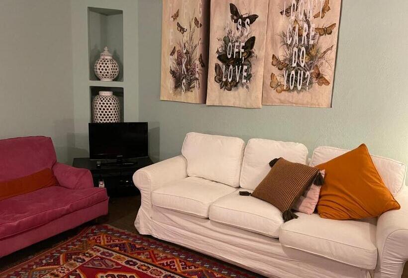 اتاق استاندارد سه تخته با چشم‌انداز باغ, B&b Puntodivista