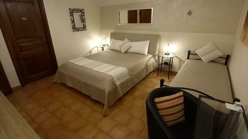 سوییت جونیور, Villa Laura Rooms & Pool