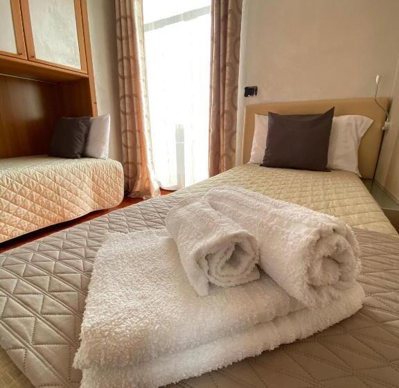 سوییت جونیور لوکس, Villa Laura Rooms & Pool