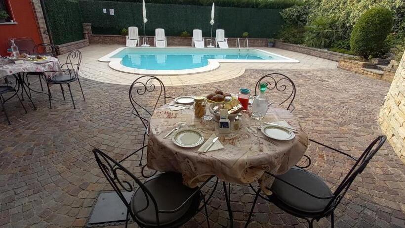 سوییت جونیور لوکس, Villa Laura Rooms & Pool