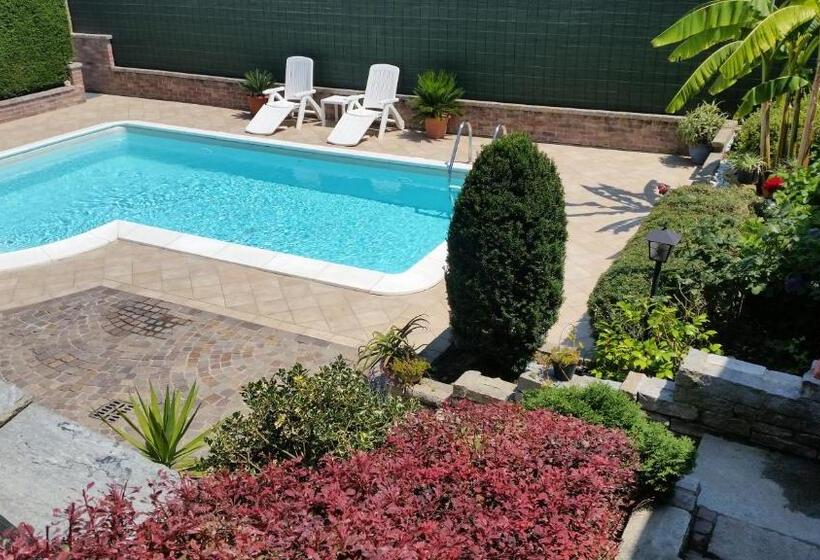 سوییت جونیور لوکس, Villa Laura Rooms & Pool