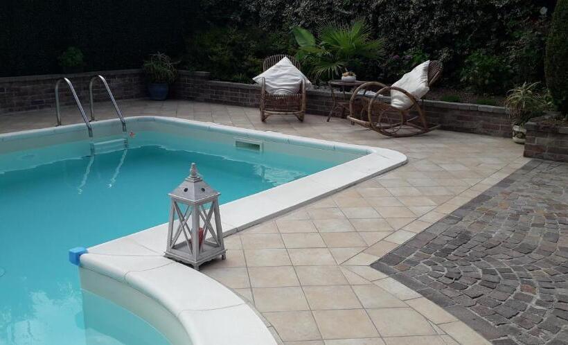 سوییت جونیور لوکس, Villa Laura Rooms & Pool