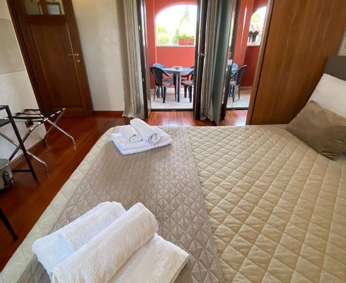 سوییت جونیور لوکس, Villa Laura Rooms & Pool