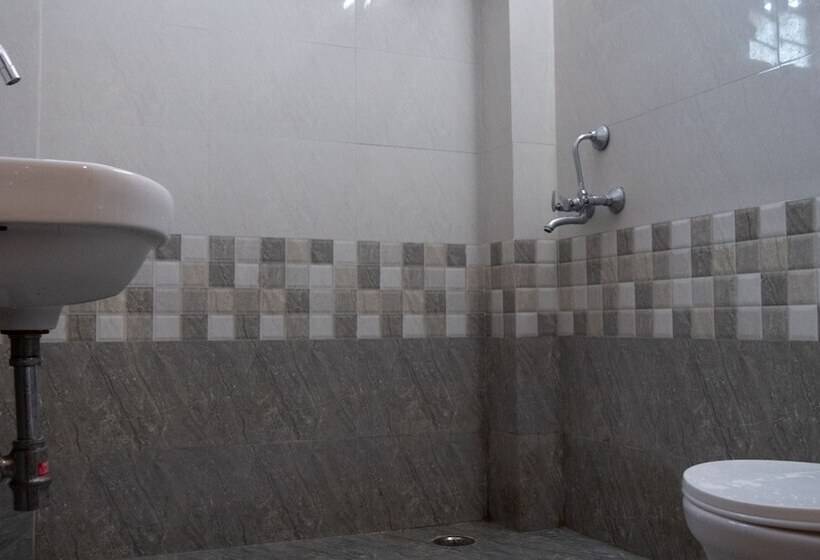تختخواب در اتاق مشترک, Classic Inn Near Railway Station Jaipur