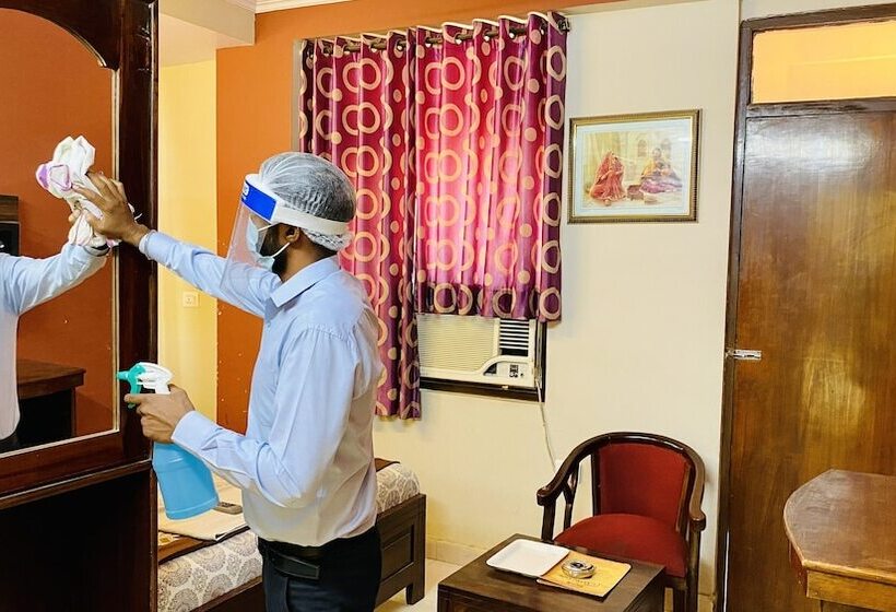 تختخواب در اتاق مشترک, Classic Inn Near Railway Station Jaipur