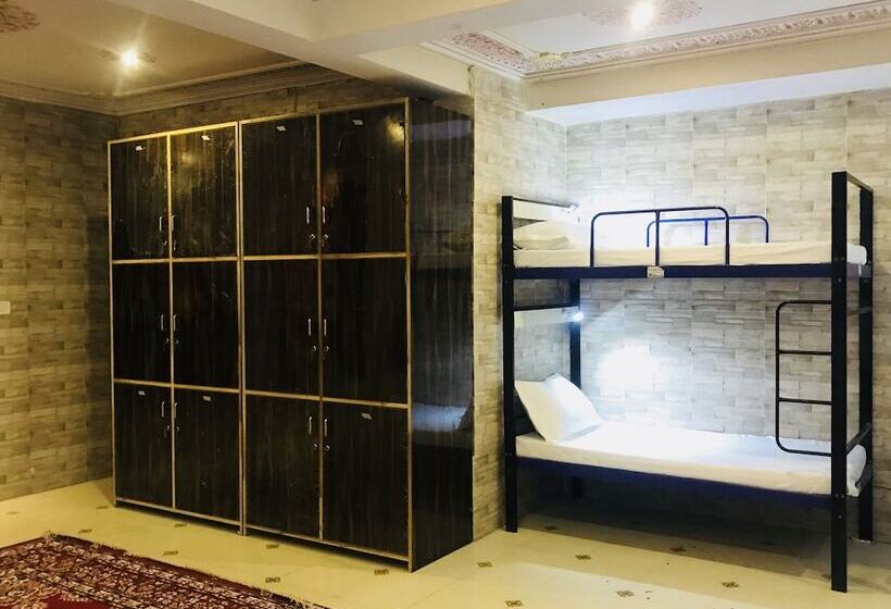 تختخواب در اتاق مشترک, Classic Inn Near Railway Station Jaipur
