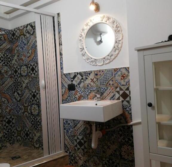 اتاق لوکس با تخت بزرگ, Bed And Breakfast Agrumi In Terrazza