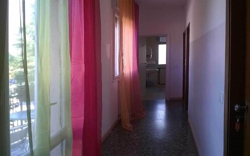 اتاق استاندارد سه تخته با سرویس بهداشتی مشترک, Greencolors