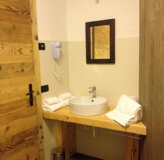 Standard room with outdoor bath, Fra Rose E Mughi