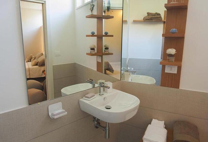 اتاق استاندارد یک نفره, Sh Home