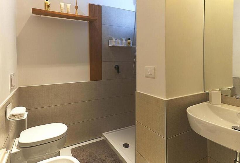 اتاق استاندارد یک نفره, Sh Home