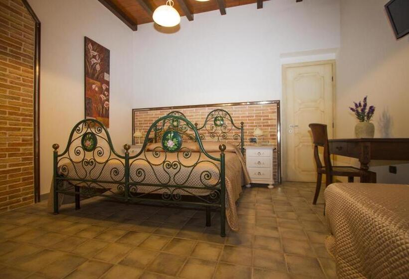 اتاق استاندارد سه نفره, Vicolo Del Porto