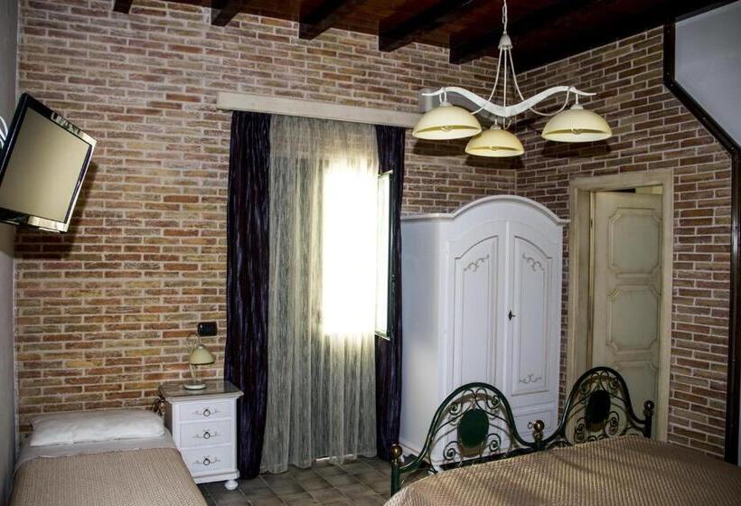 اتاق استاندارد سه نفره, Vicolo Del Porto