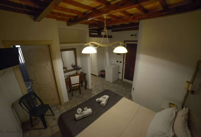 اتاق استاندارد سه نفره, Vicolo Del Porto