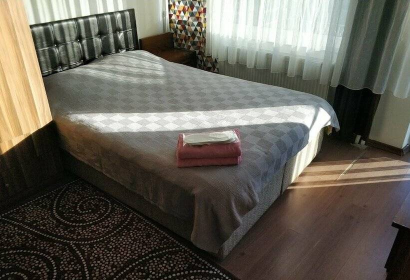 اتاق استاندارد با چشم‌انداز شهر, Bulvar Hostel