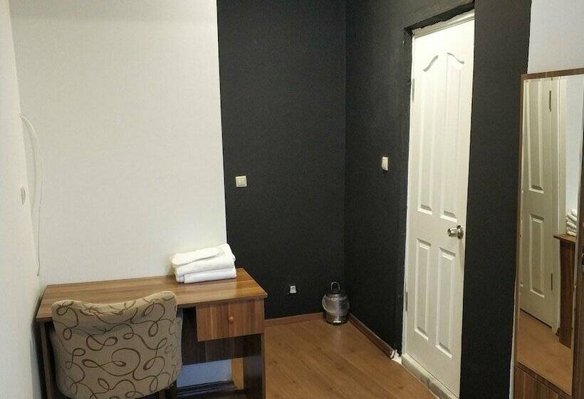 اتاق استاندارد با چشم‌انداز شهر, Bulvar Hostel