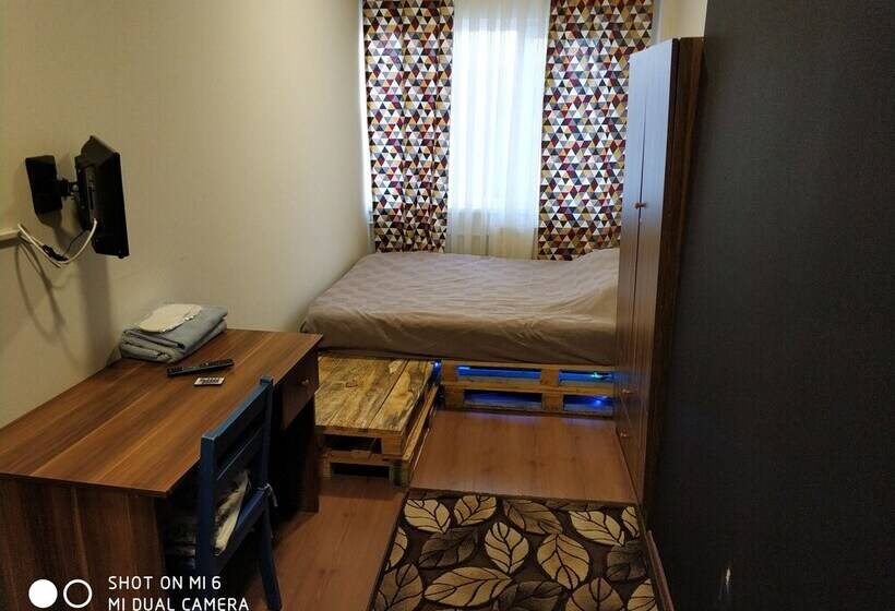 اتاق استاندارد با چشم‌انداز شهر, Bulvar Hostel