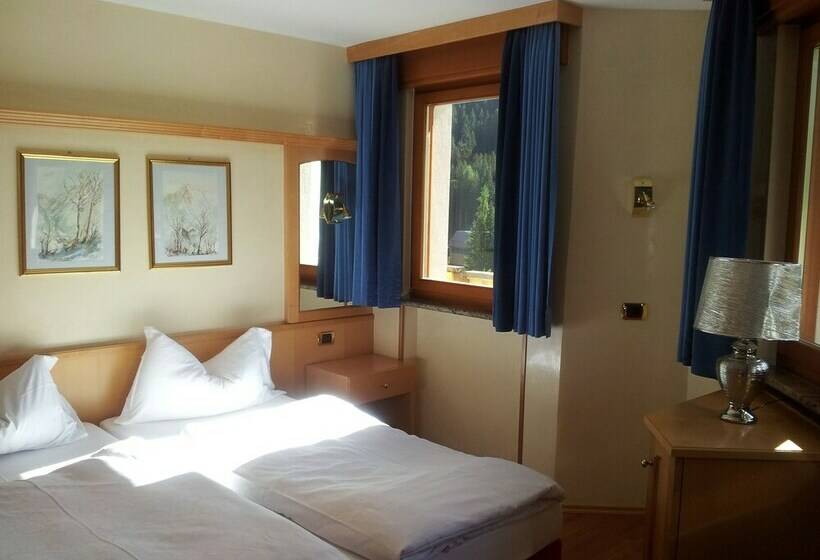 اتاق استاندارد با چشم‌انداز کوهستان, Chalet Brigitte B&b