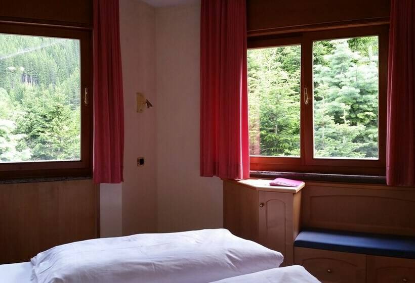 اتاق استاندارد با چشم‌انداز کوهستان, Chalet Brigitte B&b