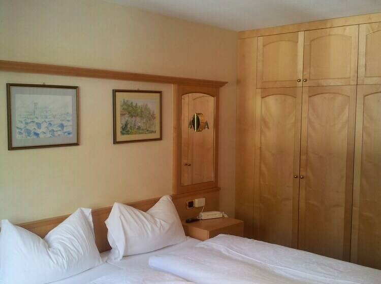 اتاق استاندارد با چشم‌انداز کوهستان, Chalet Brigitte B&b