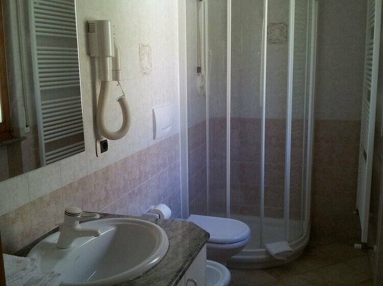 اتاق استاندارد با چشم‌انداز کوهستان, Chalet Brigitte B&b