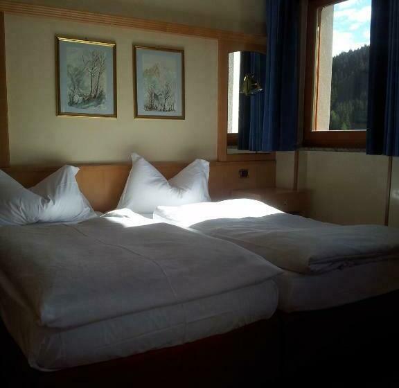 اتاق استاندارد با چشم‌انداز کوهستان, Chalet Brigitte B&b