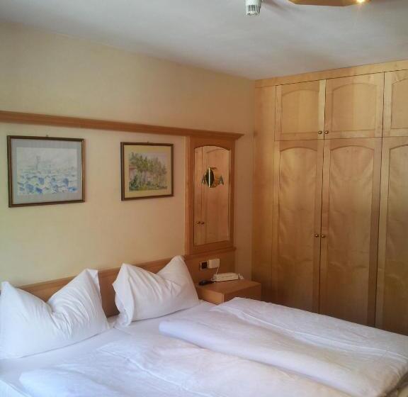 اتاق استاندارد با چشم‌انداز کوهستان, Chalet Brigitte B&b