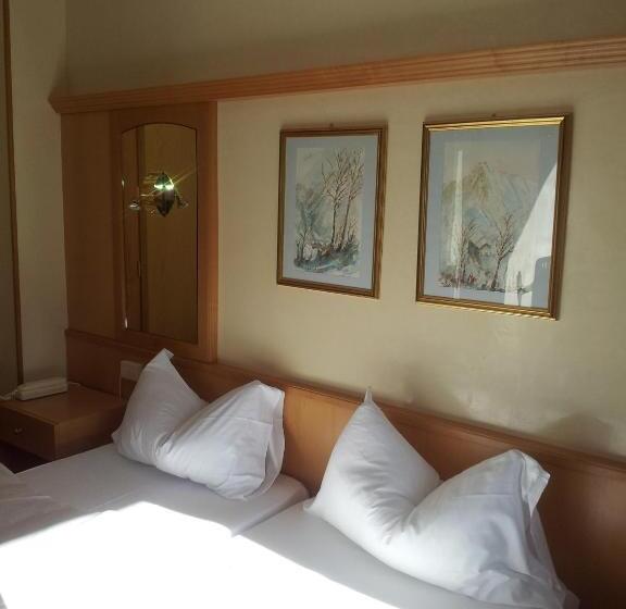 اتاق استاندارد با چشم‌انداز کوهستان, Chalet Brigitte B&b