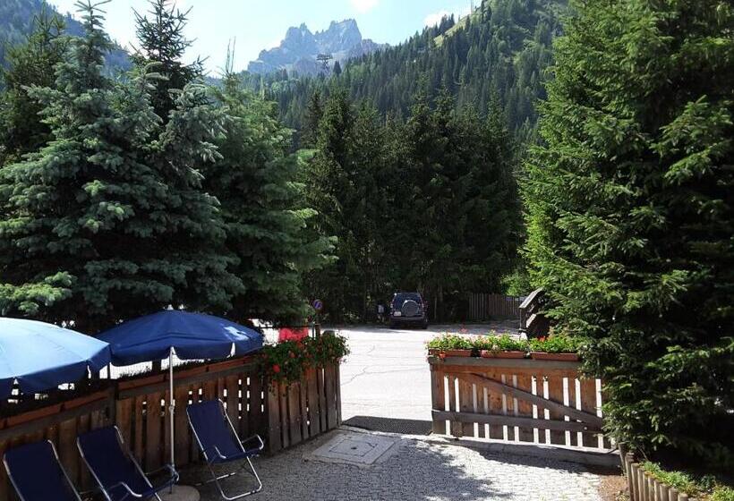 اتاق استاندارد با چشم‌انداز کوهستان, Chalet Brigitte B&b