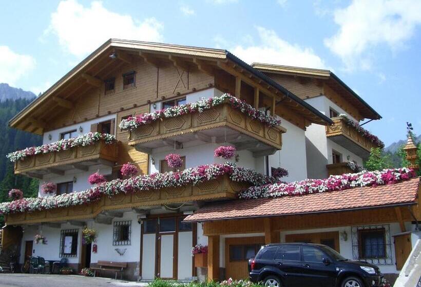 اتاق استاندارد با بالکن, Chalet Brigitte B&b