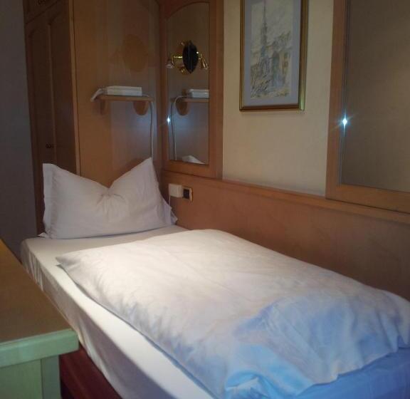 اتاق استاندارد یک نفره, Chalet Brigitte B&b