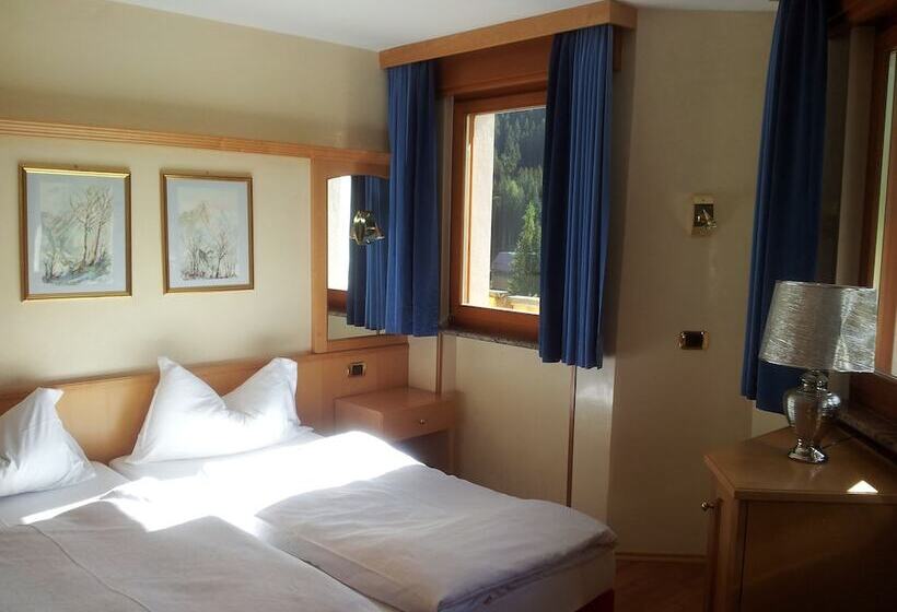اتاق استاندارد با چشم‌انداز کوهستان, Chalet Brigitte B&b