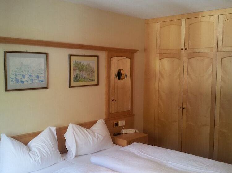 اتاق استاندارد با چشم‌انداز کوهستان, Chalet Brigitte B&b