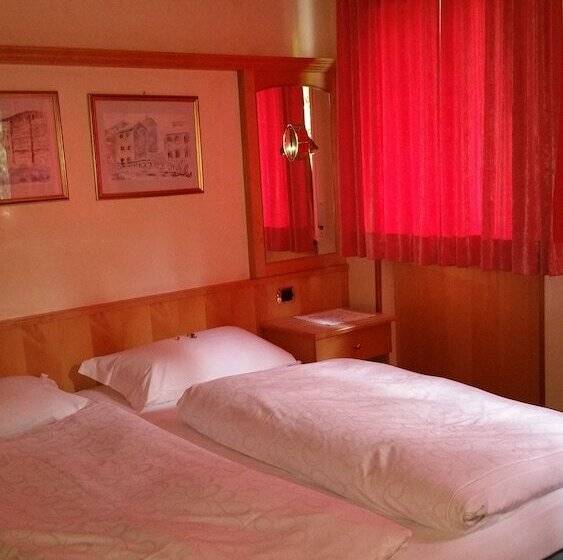 اتاق استاندارد با چشم‌انداز کوهستان, Chalet Brigitte B&b