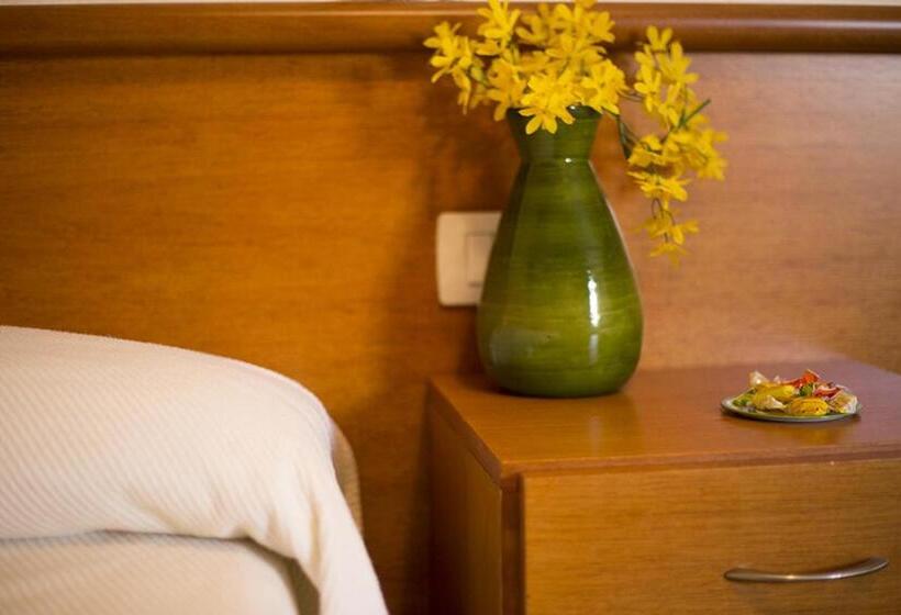 اتاق استاندارد سه نفره, Albergo La Principessa
