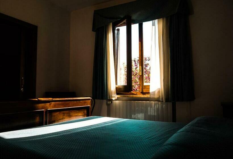 اتاق استاندارد یک نفره, Albergo Ristorante Il Ciclope