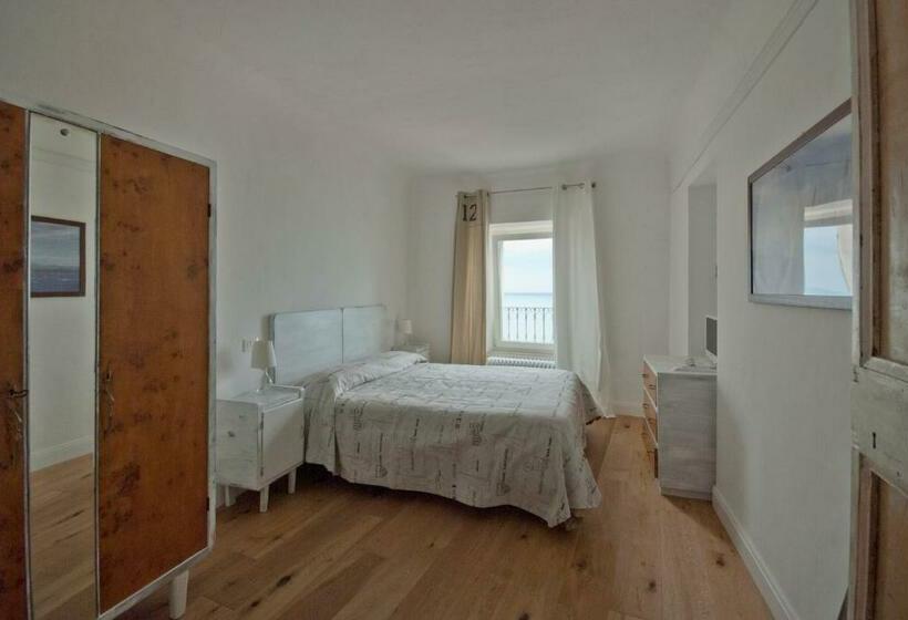 اتاق لوکس با چشم‌انداز دریا, B&b Tre Finestre Sul Mare