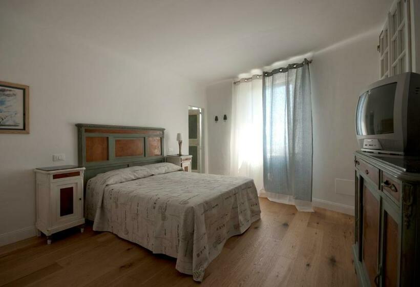 اتاق لوکس با چشم‌انداز دریا, B&b Tre Finestre Sul Mare