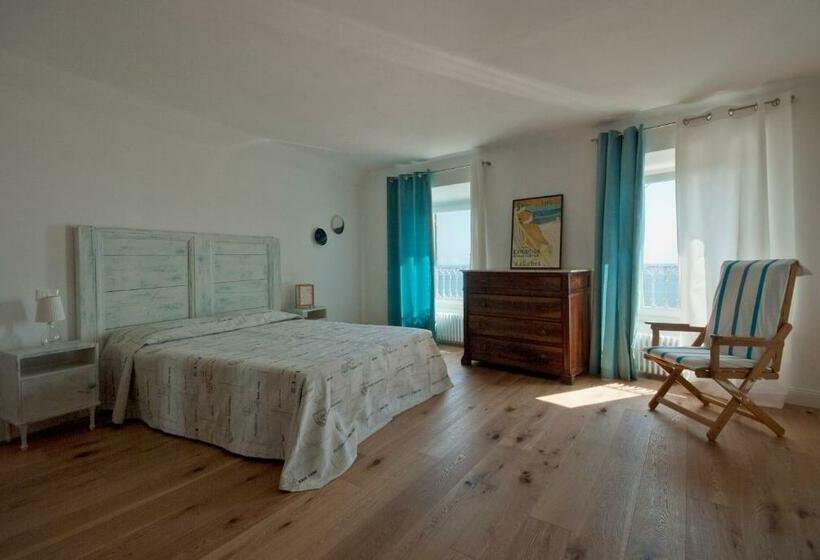 اتاق لوکس با چشم‌انداز دریا, B&b Tre Finestre Sul Mare