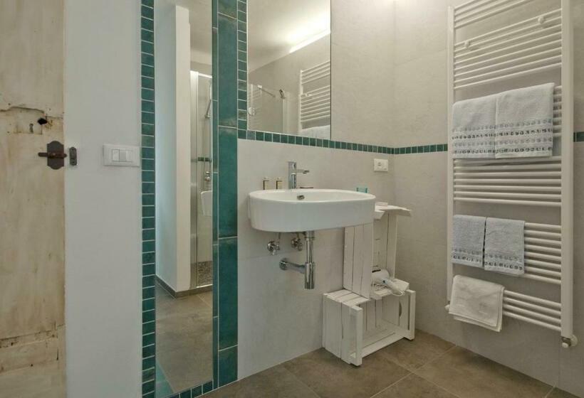 اتاق لوکس با چشم‌انداز دریا, B&b Tre Finestre Sul Mare
