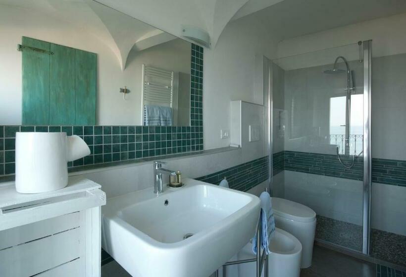اتاق لوکس با چشم‌انداز دریا, B&b Tre Finestre Sul Mare