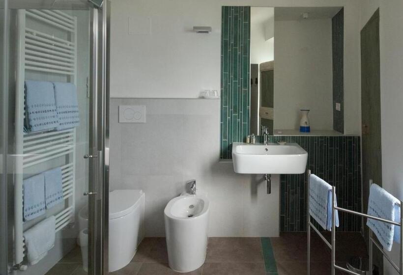 اتاق لوکس با چشم‌انداز دریا, B&b Tre Finestre Sul Mare
