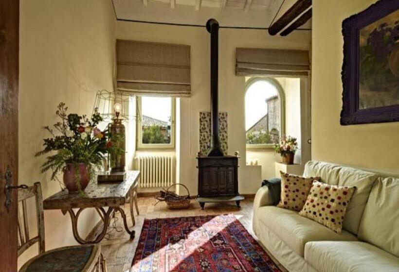 سوییت لوکس, Corte Della Maesta Antica Residenza