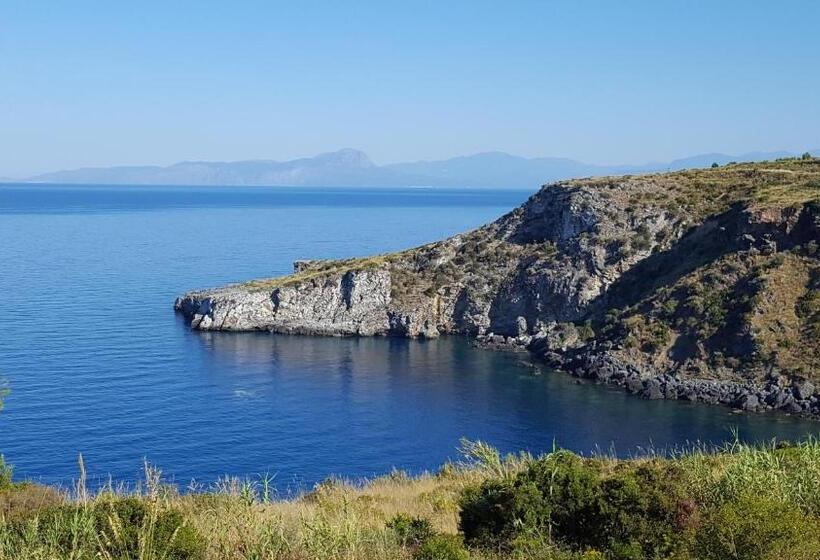 اتاق لوکس با چشم‌انداز دریا, La Suite Del Faro