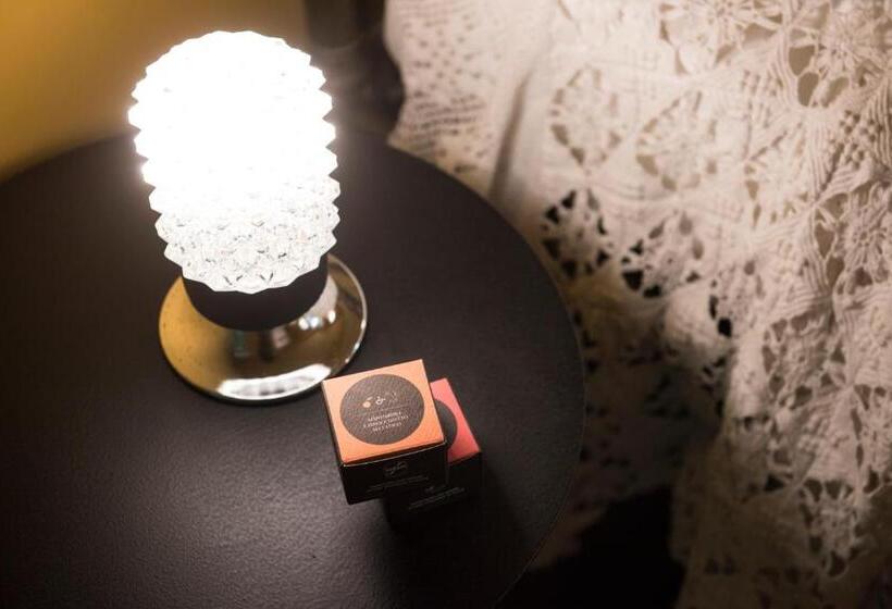 اتاق لوکس با بالکن, Le Stanze Del Cioccolato